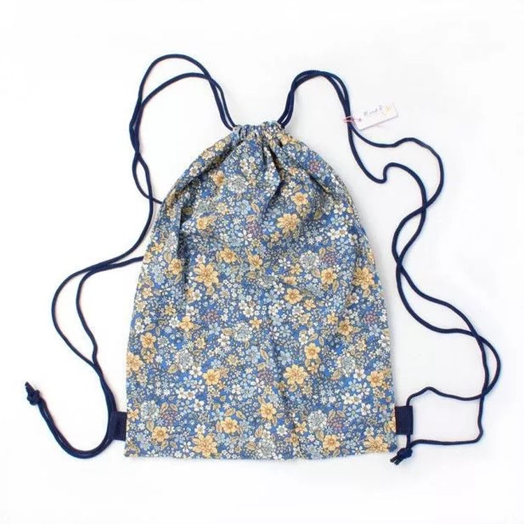 Picture of 8375 / 3751 CHILDRENS FLORAL DRAWSTRING BAG 35X25CM
